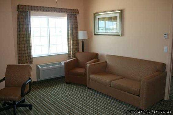 Days Inn & Suites By Wyndham Columbus Ne Room photo